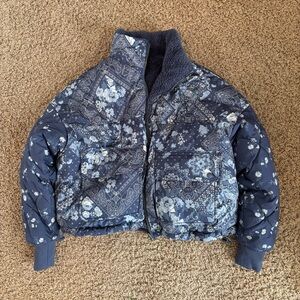 American Eagle Floral Patterned Puffer Jacket